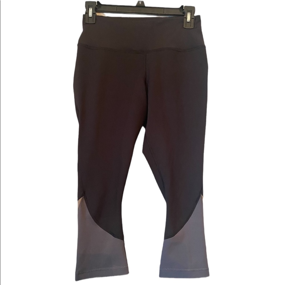 Mission Vaporactive Black with Gray Capri Leggings